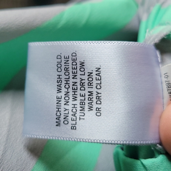 Banana Republic roll tab sleeve blouse - Picture 6 of 6